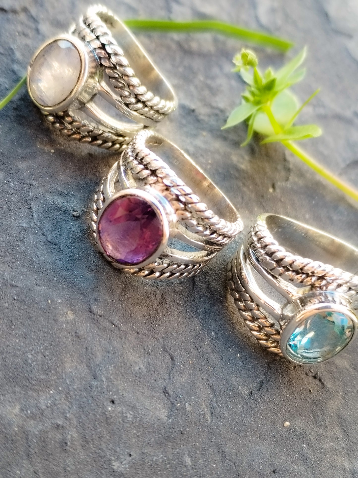 Anillos en plata de ley y Minerales varios. Modelo 00214