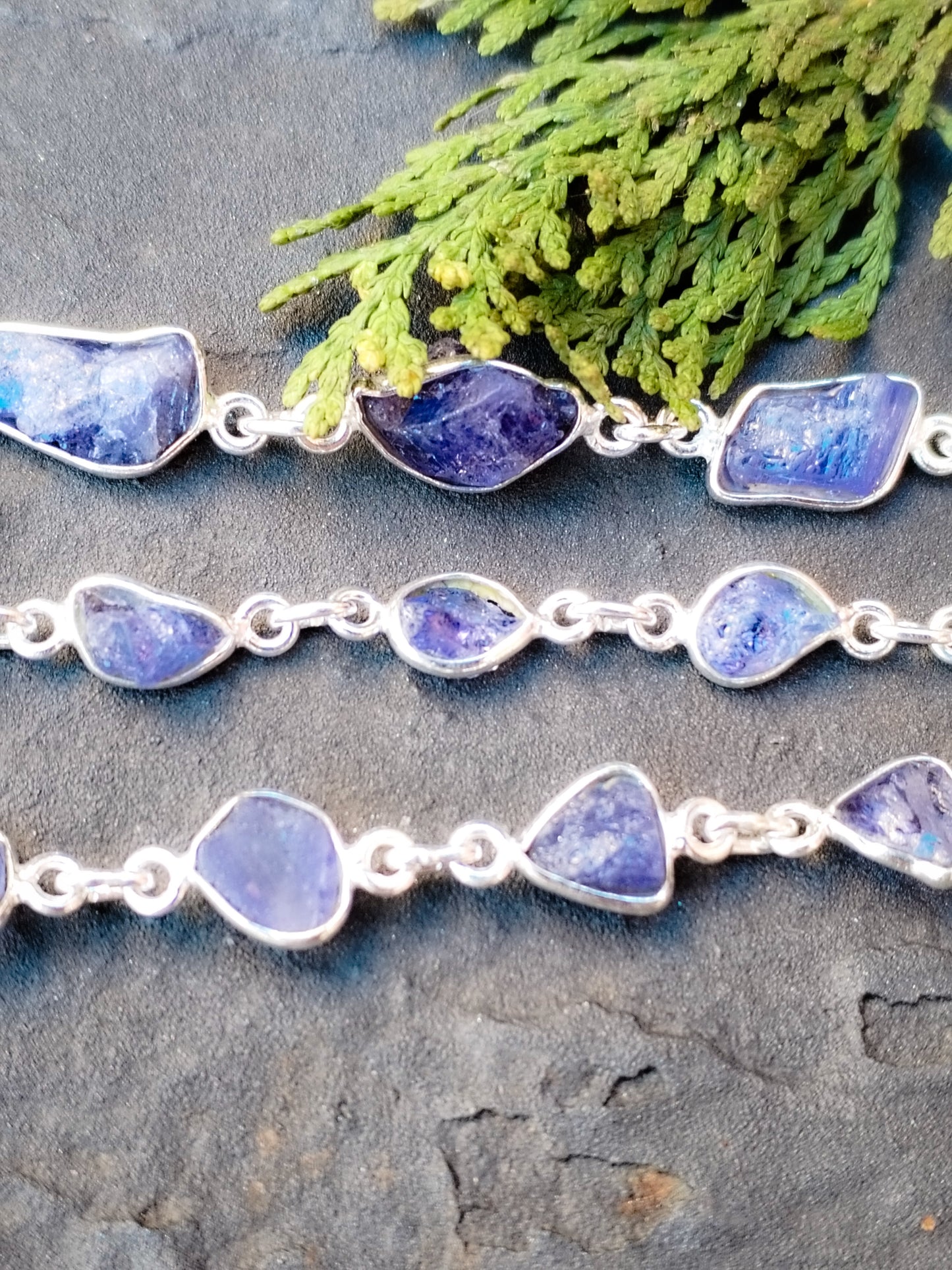 Pulsera de Tanzanita engarzada en plata