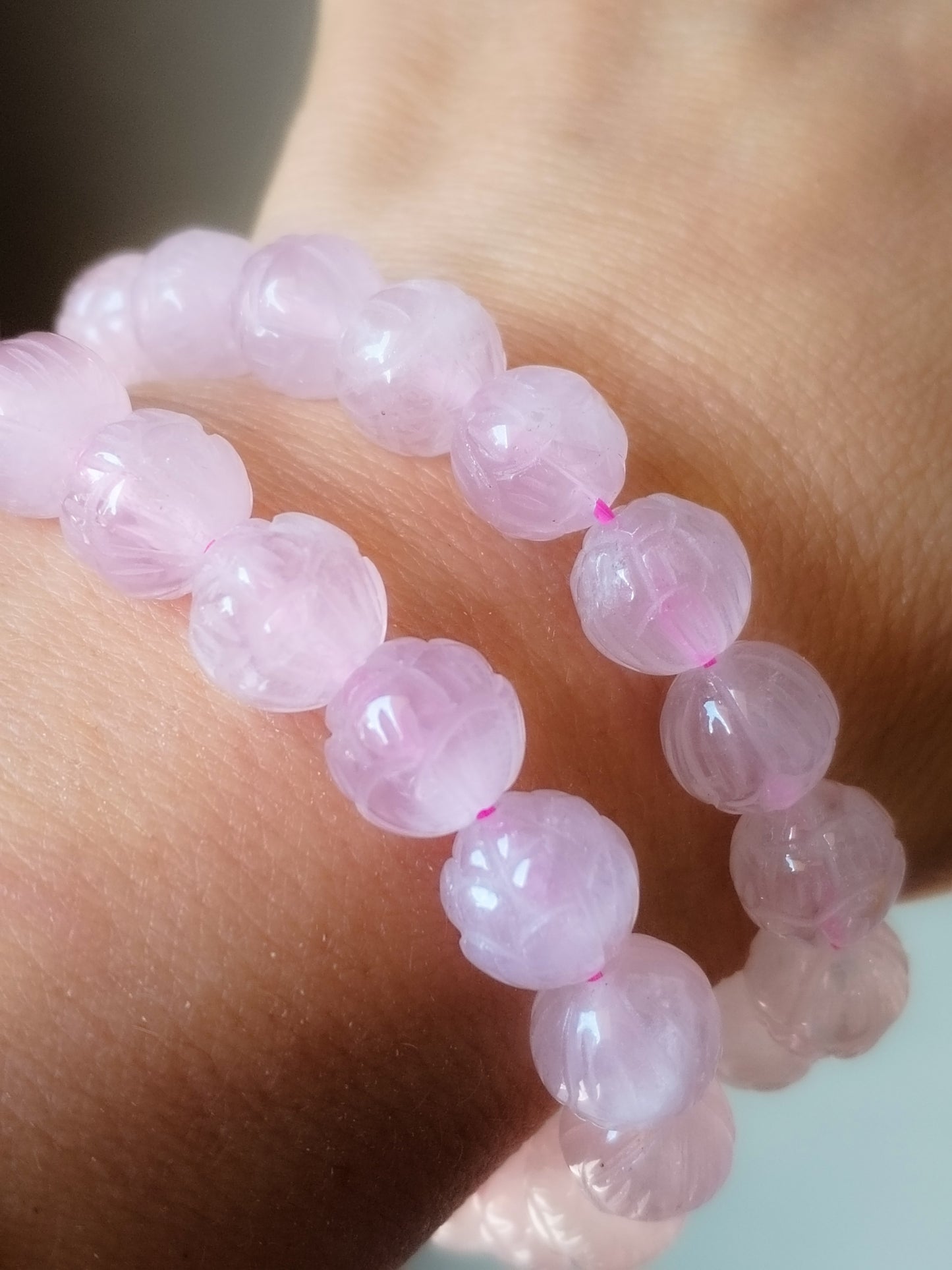 Pulsera de cuarzo rosa tallado