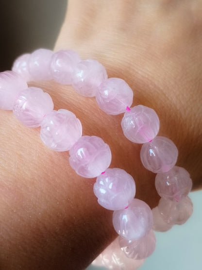 Pulsera de cuarzo rosa tallado
