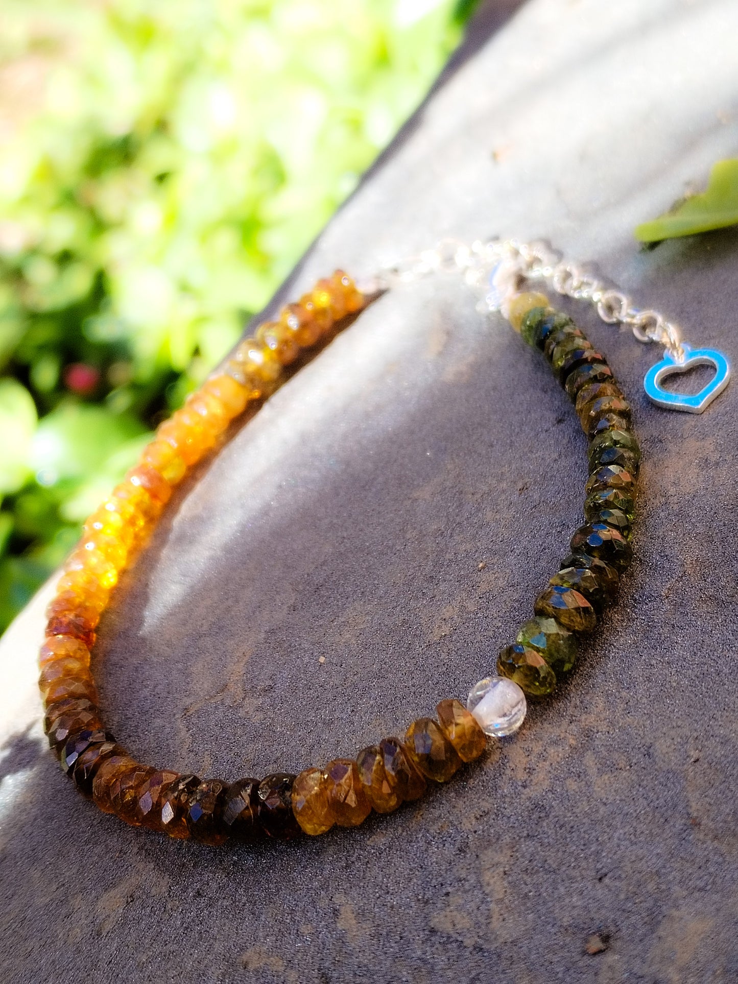 Pulsera de Turmalina Verde y Turmalina Amarilla con bolita de cuarzo