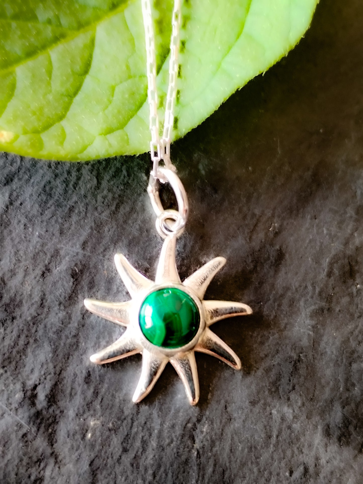 Colgante sol de plata de ley y Malaquita con cadena