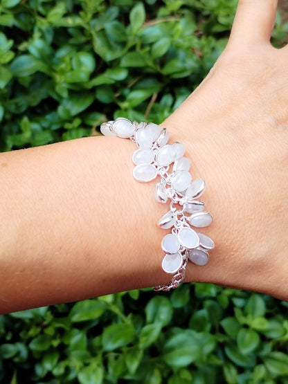 Pulsera con muchas Piedra Luna. Plata de Ley