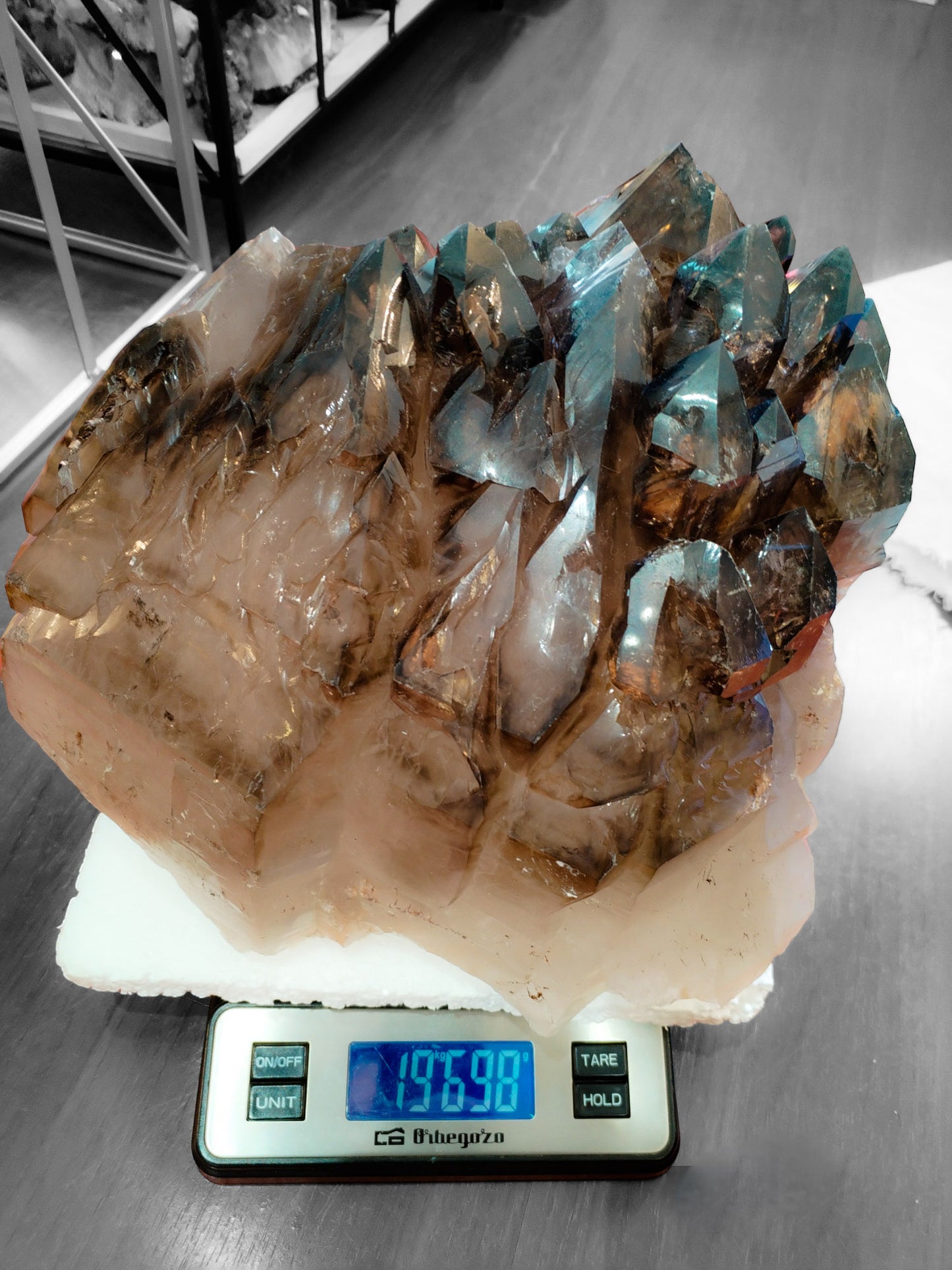 Gran cuarzo yakaré Elestial Ahumado. Más de 19 kgr.